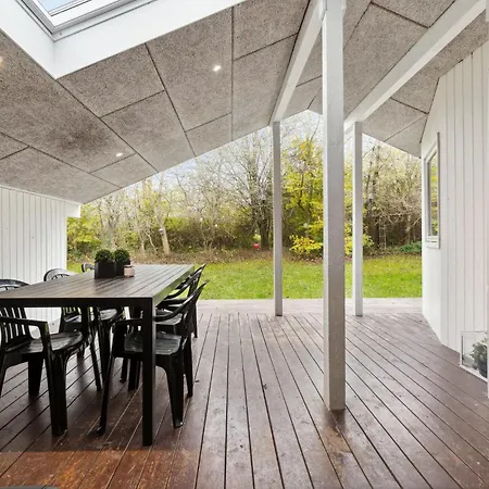 Gorgeous In With Kitchen Holiday home