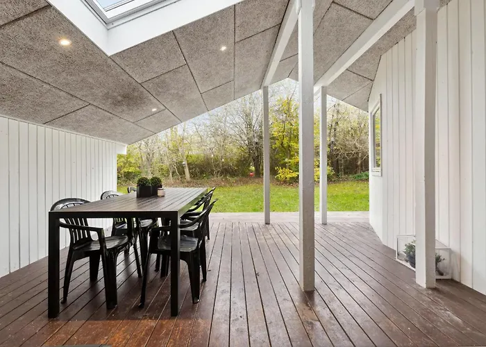 Gorgeous In With Kitchen Holiday home