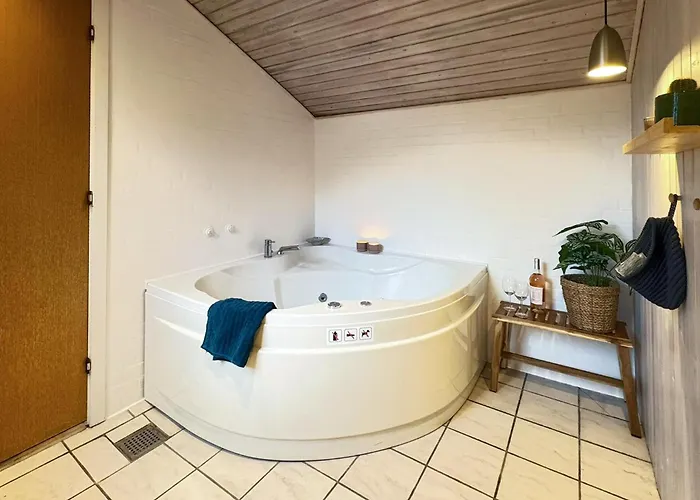 Holiday home Gorgeous In With Kitchen Tranekaer