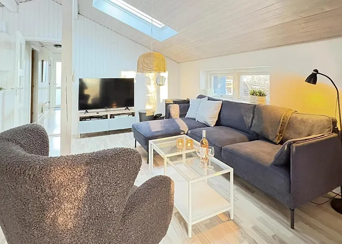 Gorgeous In With Kitchen Holiday home *